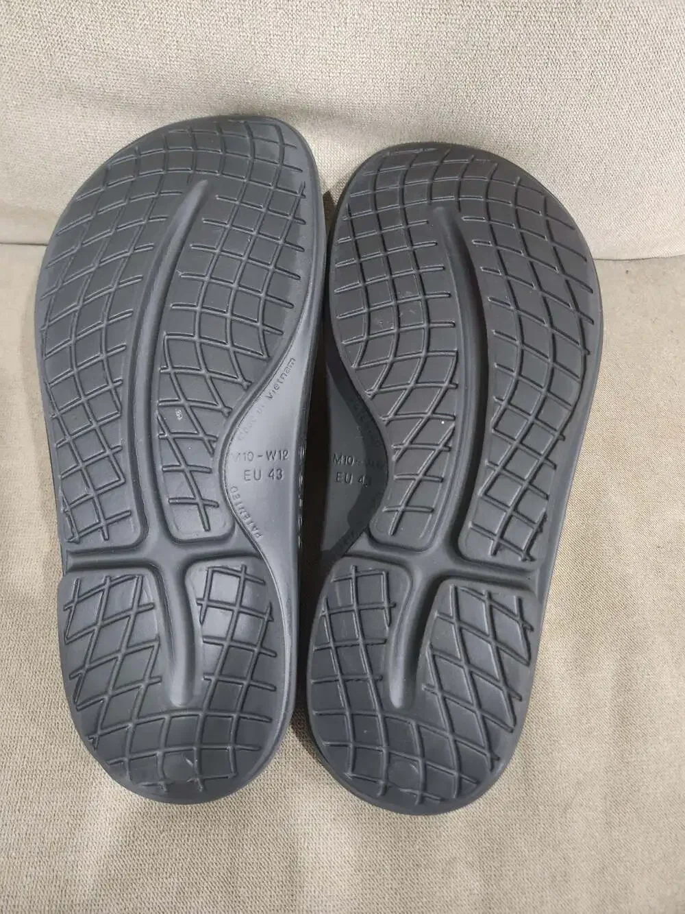 Oofos Ooahh Recovery Slide Sandals, Black, Size Men's 10/Women's 12